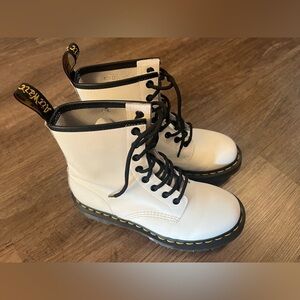 Dr. Martens Women's Leather Boots White Patent Leather Size 7 11821